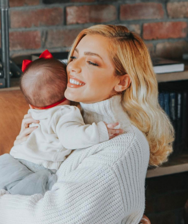 Άντρη Καραντώνη: Προετοιμασίες για τη βάπτιση της κόρης της! [βίντεο]