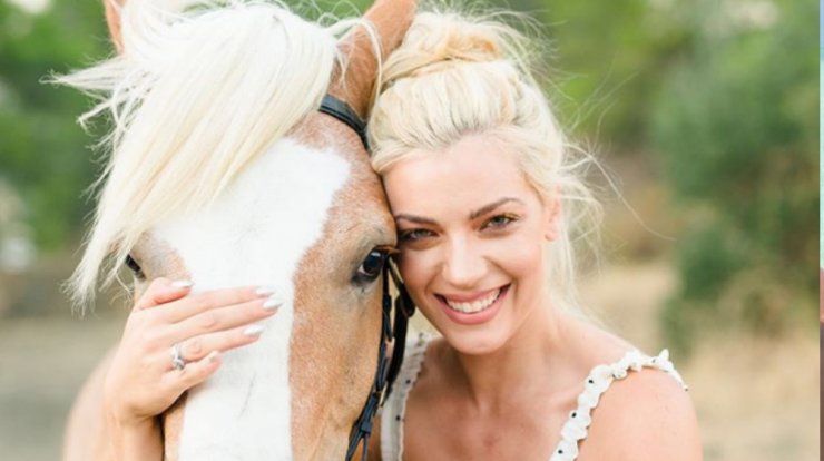 Άντρη Καραντώνη: Απαντά πρώτη φορά για την πλαστική στο στήθος