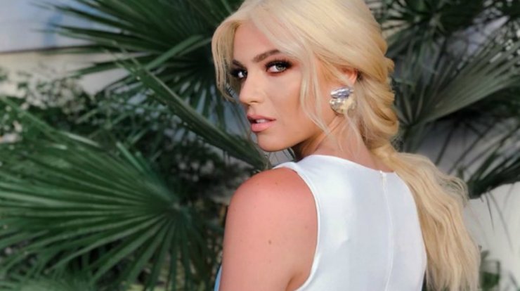 Άντρη Καραντώνη: Μετακόμισε στο νέο της σπίτι και μας έδειξε την εντυπωσιακή γκαρνταρόμπα της [βίντεο]