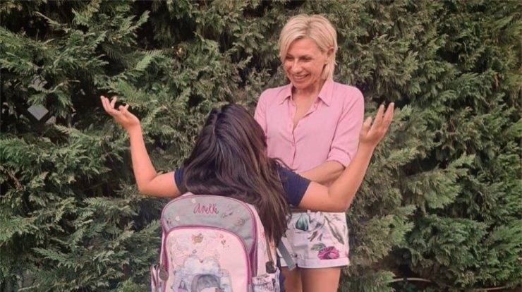 Κατερίνα Καραβάτου: Το τηλεφώνημα από την κόρη της κατά τη διάρκεια της εκπομπής [βίντεο]