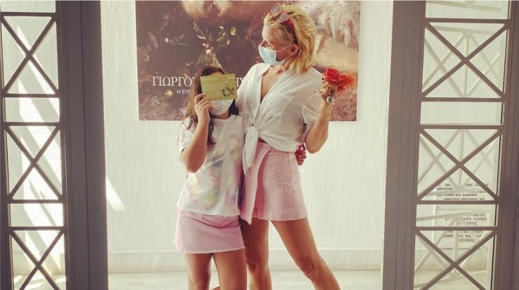 Κατερίνα Καραβάτου: "Εγώ και η Αέλια έχουμε κολλήσει η μια την άλλη...ψείρες" [εικόνα] 