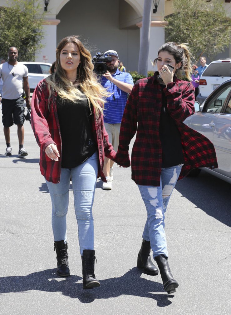 Σύσσωμη η οικογένεια Kardashian στο supermarket [εικόνες]