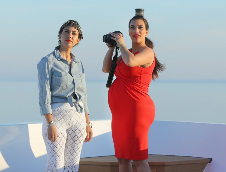 Οι Kardashian σε Μύκονο και Σαντορίνη (photos)