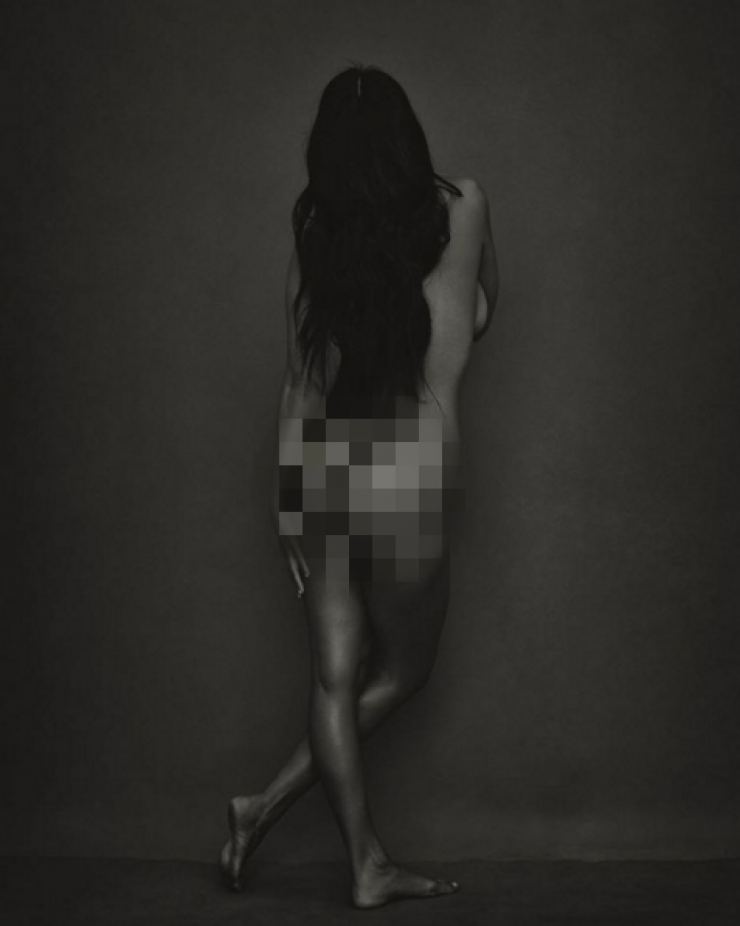 Ποια επώνυμη ποζάρει γυμνή λίγους μήνες μετά τη γέννηση του γιου της!