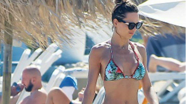 Νικολέττα Καρρά: Οι φωτογράφοι την εντόπισαν στην παραλία με επώνυμο Κύπριο