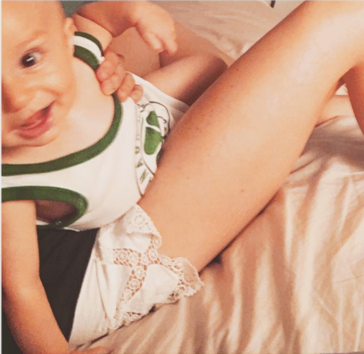 Η τρυφερή αγκαλιά επώνυμης Κύπριας με το μωράκι της!