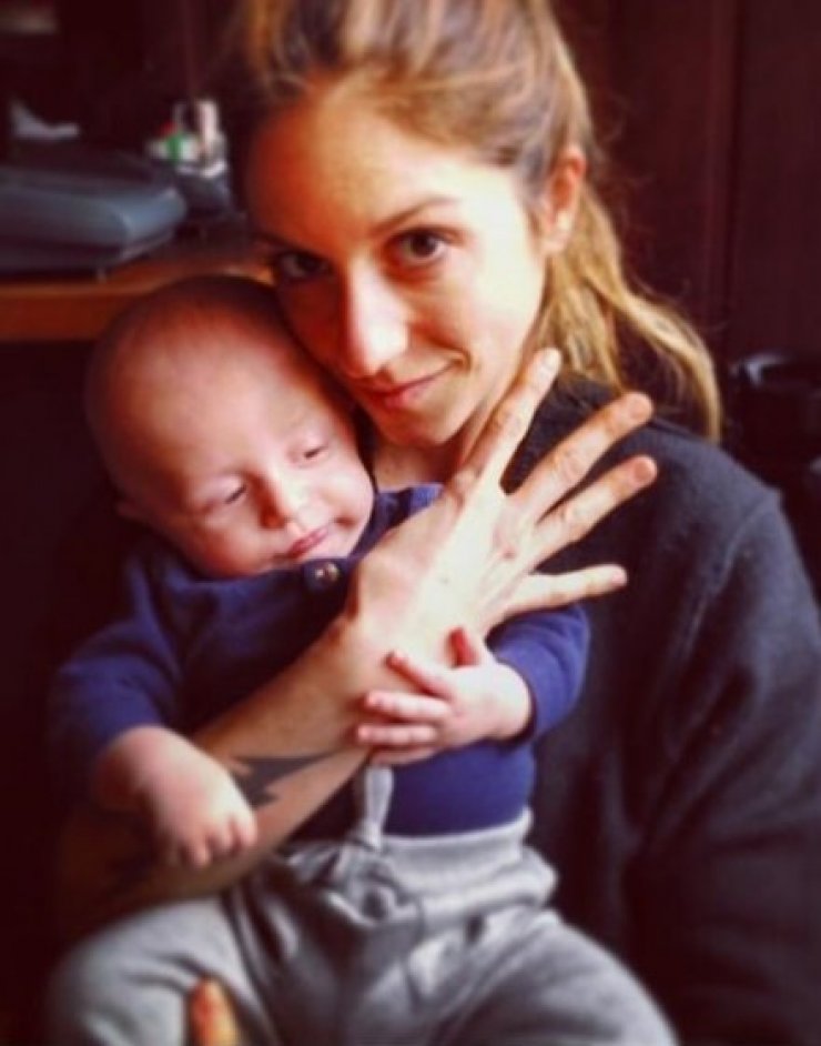 Σοφία Καρβέλα: Η νέα της φωτογραφία με εμφανέστατα φουσκωμένη κοιλίτσα!