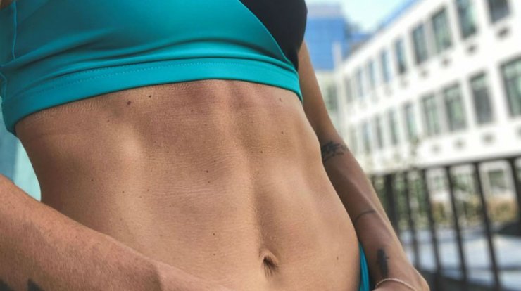 Αυτοί οι κοιλιακοί ανήκουν σε γνωστή Κύπρια  