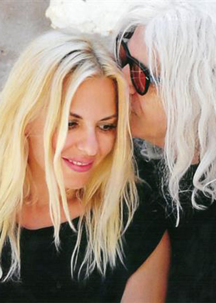 Μετά τον χωρισμό Πάνια - Καρβέλα, ο συνθέτης βρέθηκε στην εκπομπή της