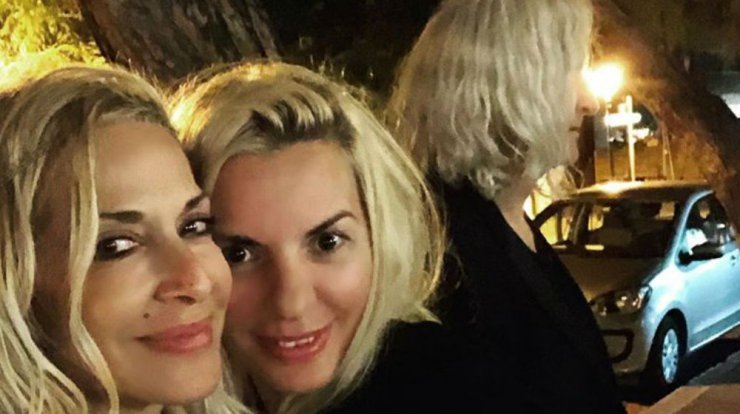 Νίκος Καρβέλας: Η νέα του σύντροφος τρία χρόνια μετά το διαζύγιο από την Αννίτα Πάνια!