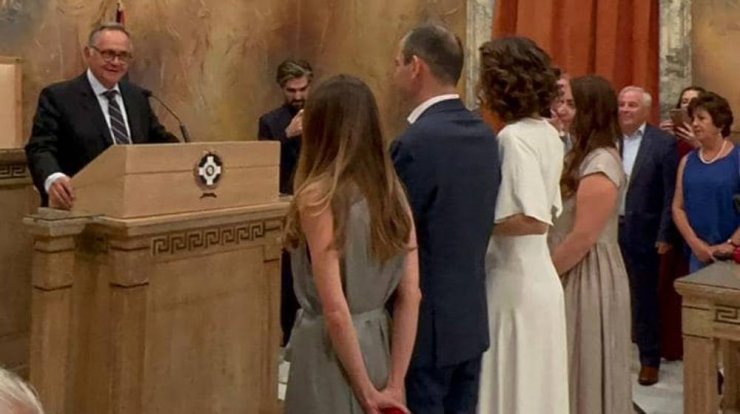 Πρωταγωνίστρια στο ΣΙΓΜΑ παντρεύτηκε – Οι πρώτες εικόνες από τον γάμο 