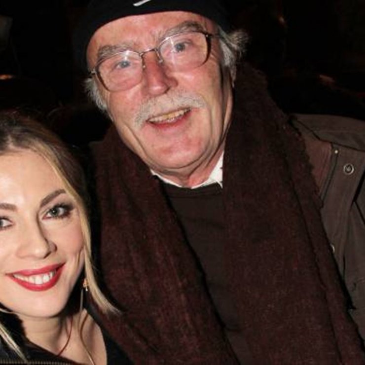 Δύσκολες ώρες για τη Σμαράγδα Καρύδη – Έπαθε έμφραγμα ο πατέρας της! [εικόνες]