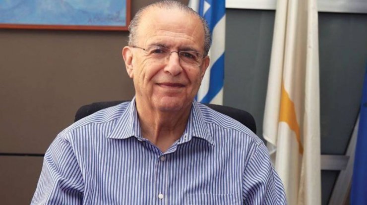 Ιωάννης Κασουλίδης: Το τρυφερό στιγμιότυπο με τις δύο εγγονές του στην κουζίνα [εικόνα]