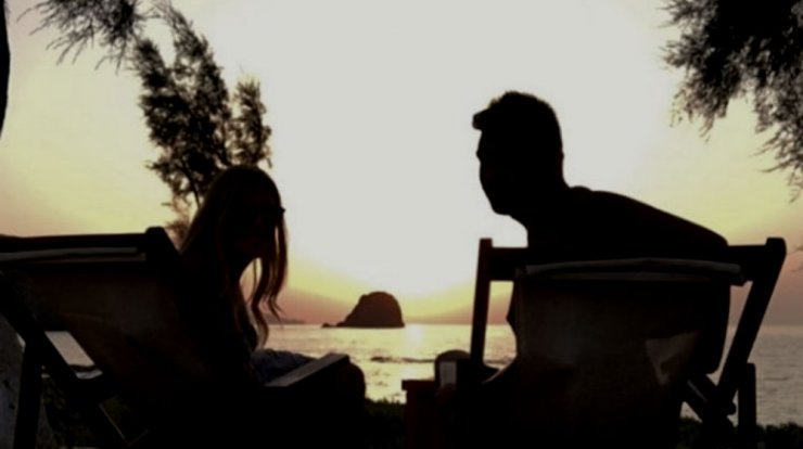 Γνωστό ζευγάρι του νησιού μας περιμένει το πρώτο του μωράκι και μόλις το μάθαμε! [εικόνα]