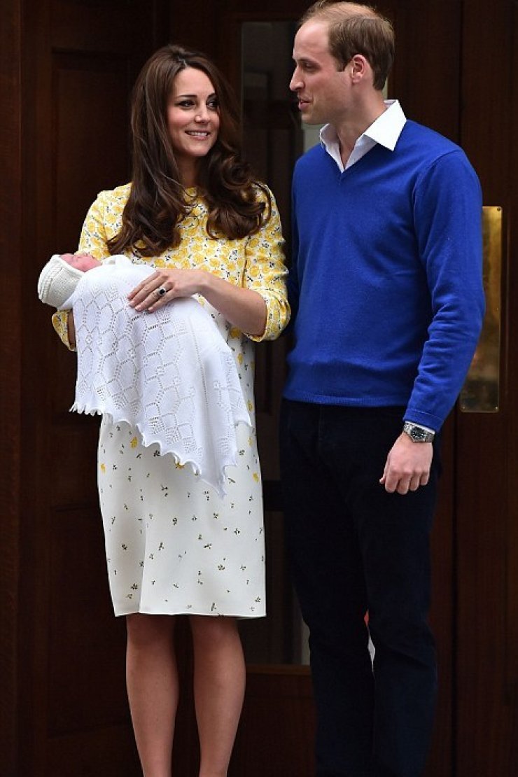 Οι πρώτες φωτογραφίες της μικρής πριγκίπισσας [εικόνες+βίντεο]