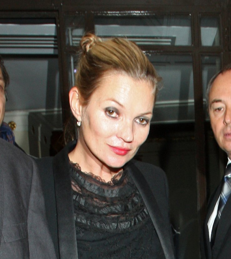 Αγνώριστη η Kate Moss!!!