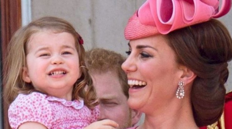 Kate Middleton: Περιμένει τέταρτο παιδάκι και το αποκάλυψε η μικρή Charlotte 