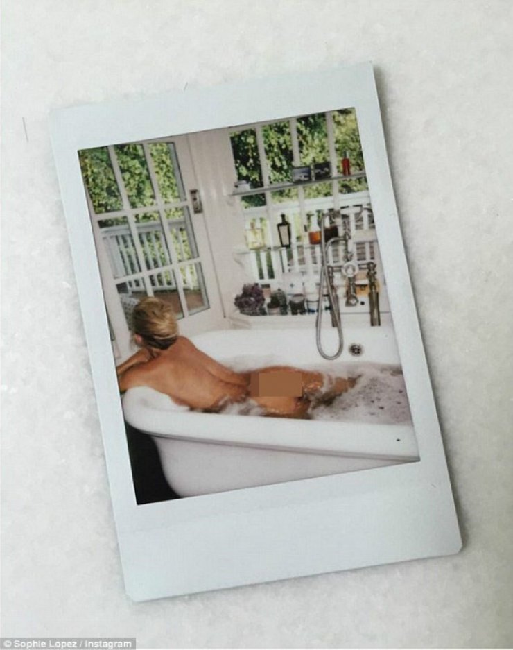 Γυμνή στην μπανιέρα γνωστή ηθοποιός για να σκάσει ο πρώην της!