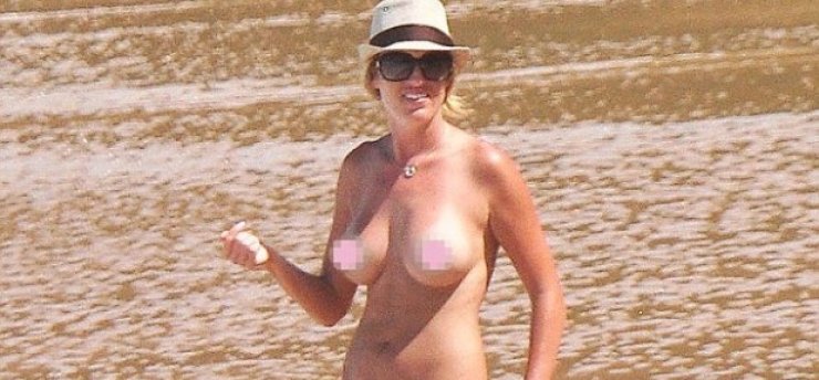 Kate Upton: Topless απόλαυσε το μπάνιο της στη θάλασσα