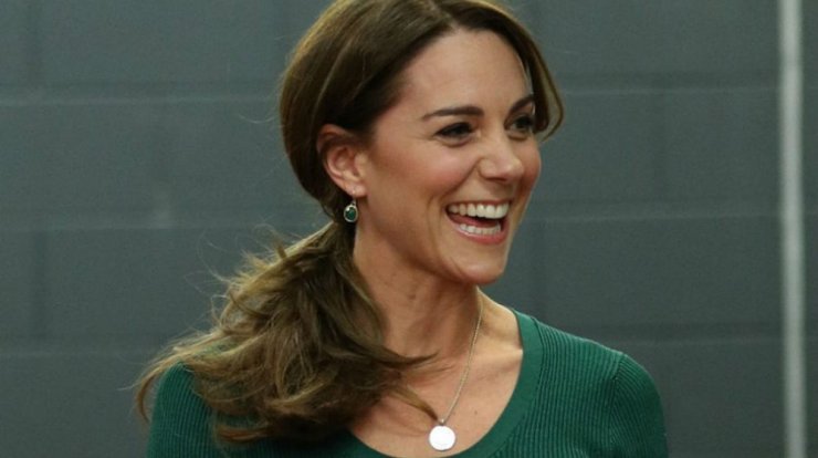 Η Kate Middleton φόρεσε τα ωραιότερα Marks & Spencer sneakers