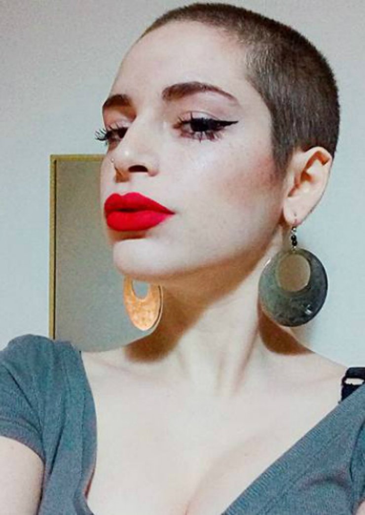 Δεν θα πιστεύετε ποιος είναι ο λόγος που ξύρισε το κεφάλι της η Κατερίνα Καμπανέλη