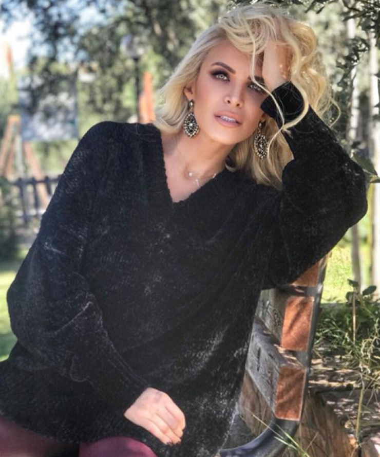 Ο κούκλος σύντροφος επώνυμης Ελληνίδας μιλάει πρώτη φορά στην εκπομπή της Καινούργιου για τον ερχομό του μωρού τους!