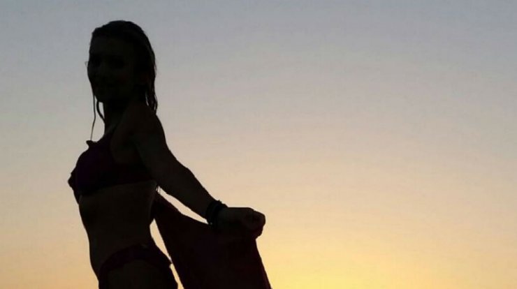 Κύπρια παρουσιάστρια ξεσπά για την "επίθεση" που δέχτηκε για την απόφασή της να μείνει στο σπίτι με το παιδί της