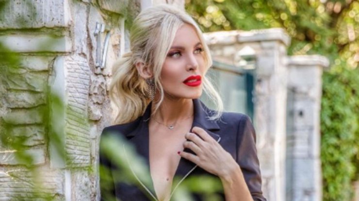 Κατερίνα Καινούργιου: Ποζάρει χωρίς ίχνος μακιγιάζ! 