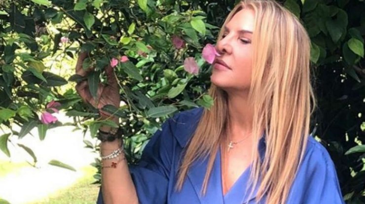 Κάτια Θεοδότου: Το υπέροχο χριστουγεννιάτικο δέντρο στο σαλόνι του σπιτιού της!