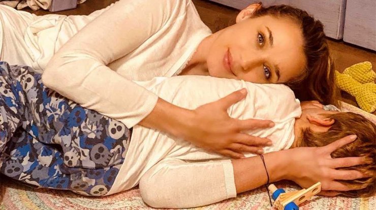 Κάτια Ζυγούλη: Με τον μικρό της γιο, Απόλλωνα στην παραλία! [εικόνα]