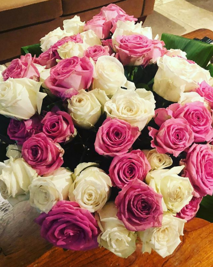 Κύπρια socialite δέχθηκε ανθοδέσμη με 61 τριαντάφυλλα!