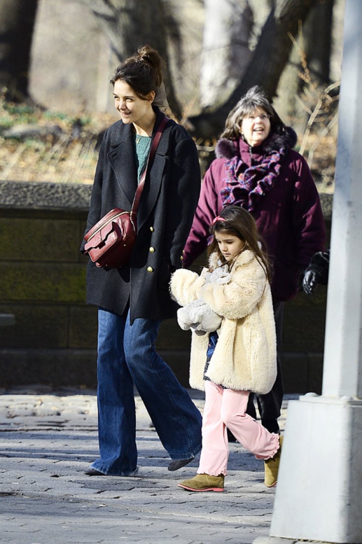 Katie Holmes & Suri Cruise: Με ατημέλητο look σε μουσείο της Νέας Υόρκης