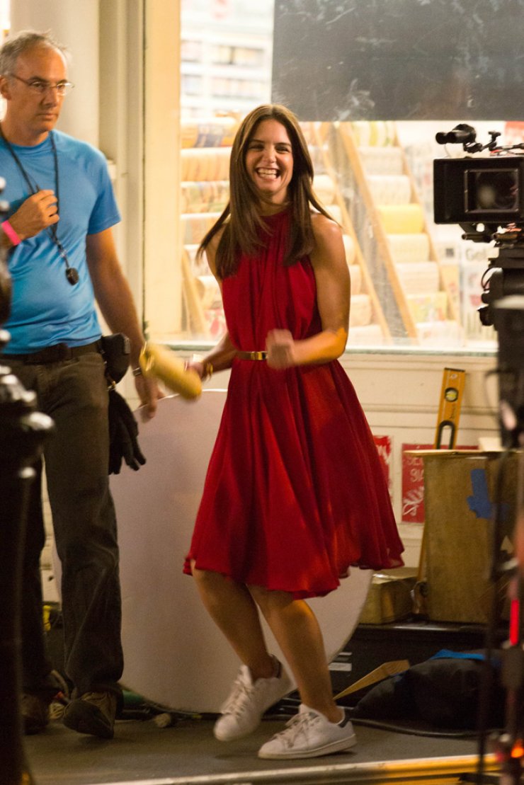 Η Katie Holmes πρωταγωνίστρια σε διαφήμιση καλλυντικών [εικόνες]