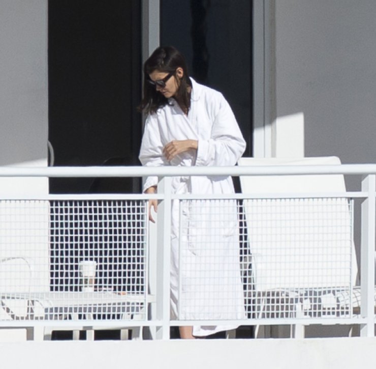 Στο μπαλκόνι με την Katie Holmes [φωτογραφίες]