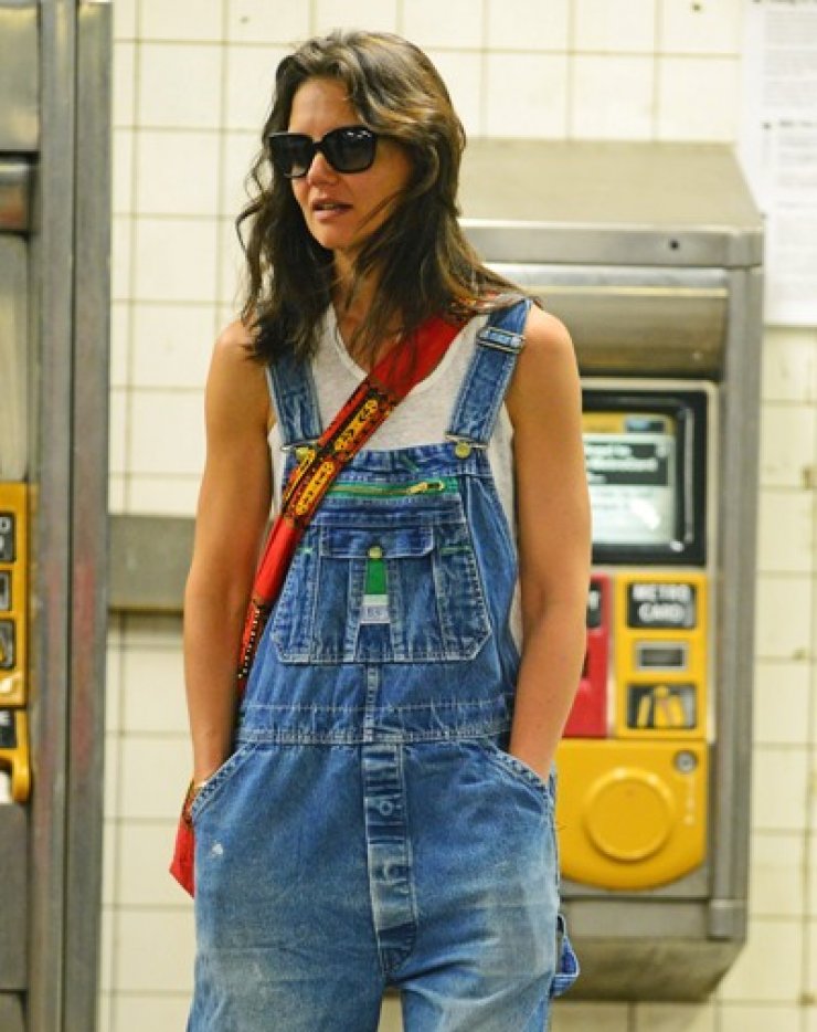 Είναι πασίγνωστη και όμως μετακινείται με μετρό [εικόνες]