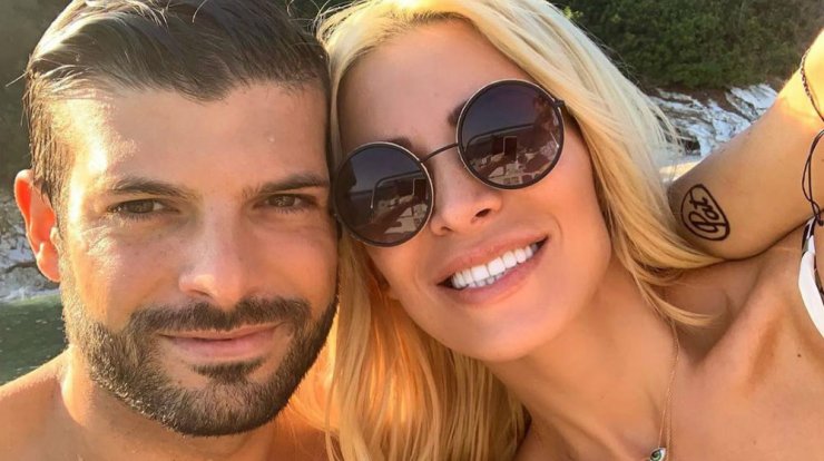 Kατερίνα Καινούργιου: Ποζάρει με τον σύντροφό της φορώντας τη μάσκα τους [εικόνα]