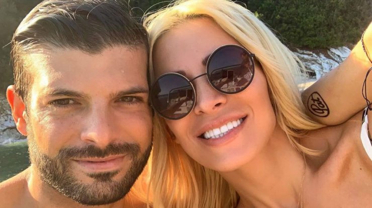 Κατερίνα Καινούργιου: Τα υπονοούμενα για τον γάμο της και η αντίδραση που έχει ο σύντροφός της