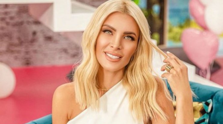 Η custom-made τσάντα της Κατερίνας Καινούργιου που στοιχίζει 2300 ευρώ!