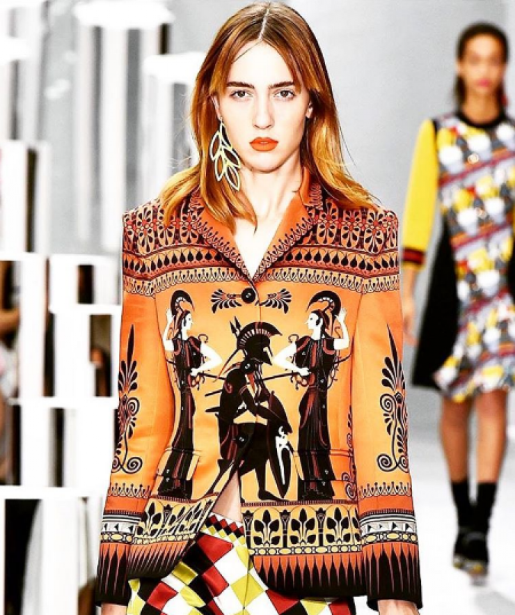 Mary Katrantzou: Η νέα συλλογή της εμπνευσμένη από την αρχαία Ελλάδα για την Άνοιξη 2017