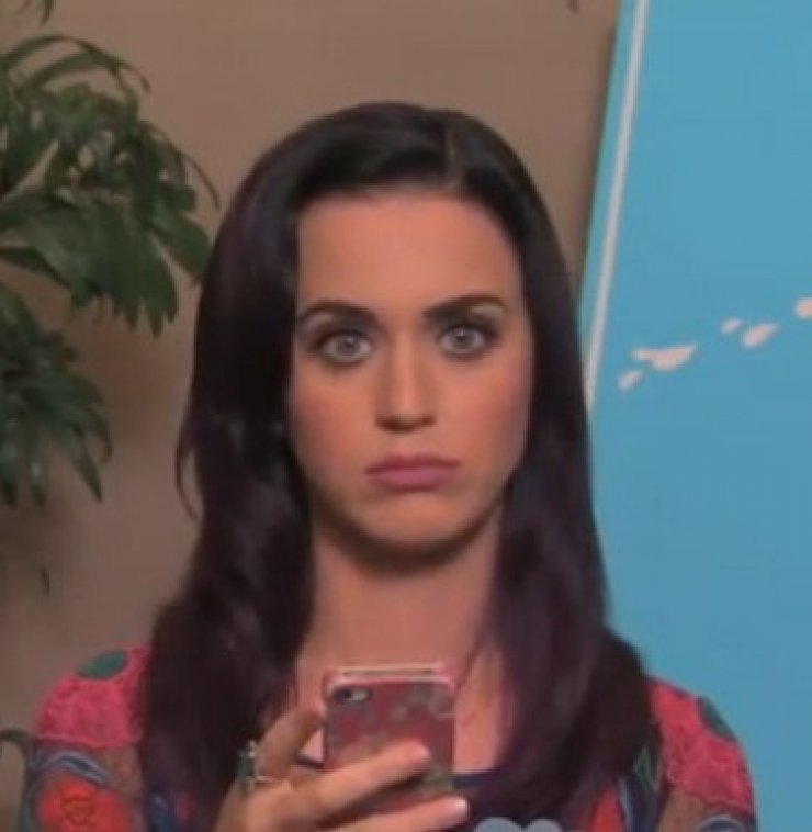 Celebrities διαβάζουν on camera προσβλητικά tweets για τους ίδιους 