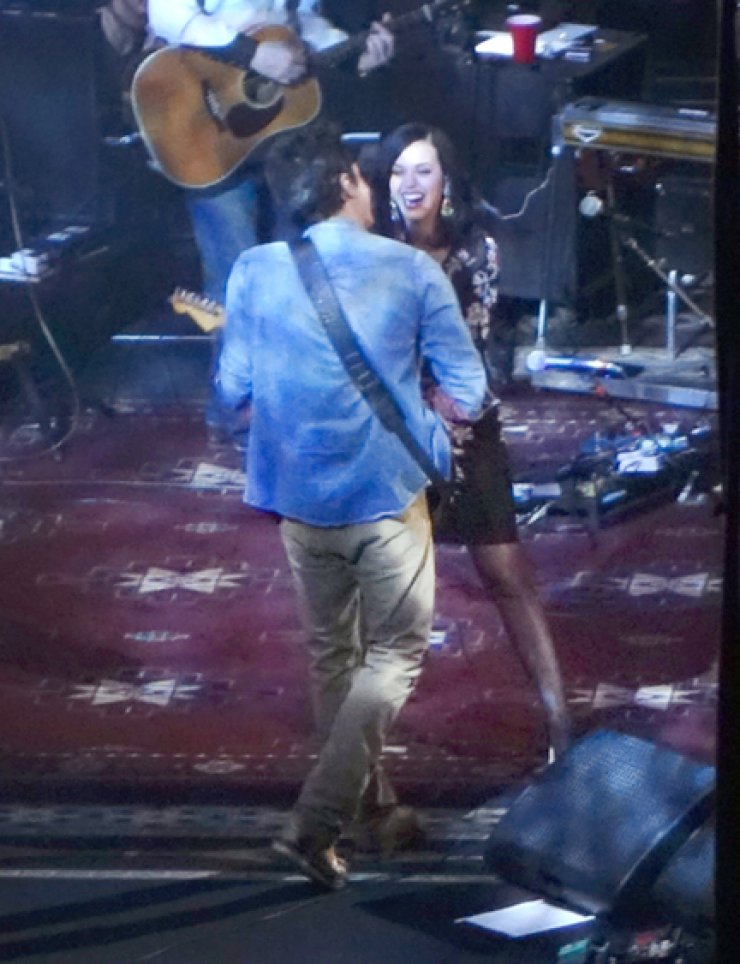 Katy Perry: Μαζί με το σύντροφό της και στη σκηνή