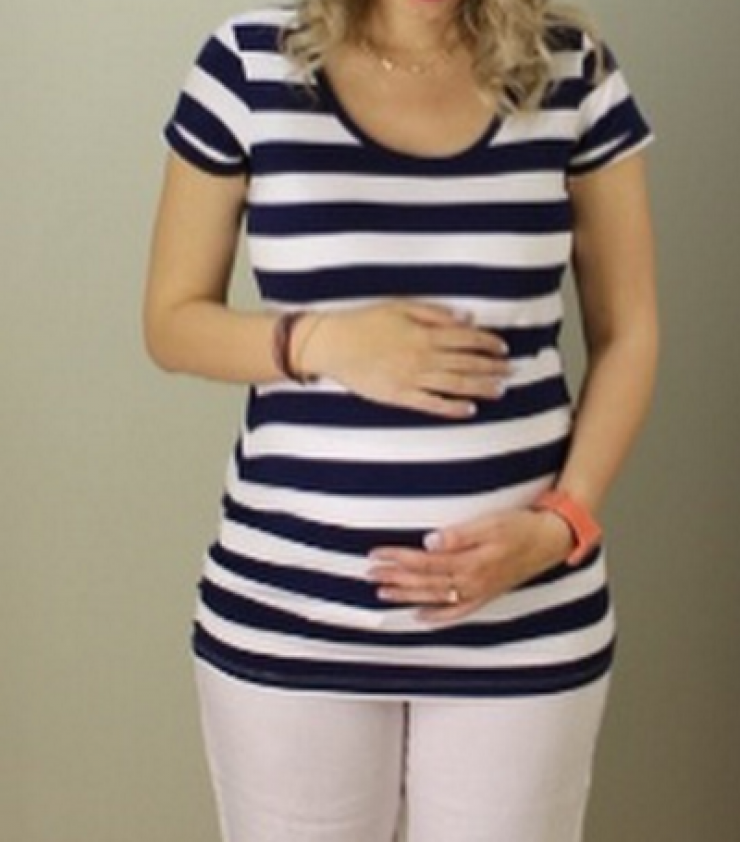 Ελληνίδα παρουσιάστρια μας δείχνει τη φουσκωμένη της κοιλίτσα!