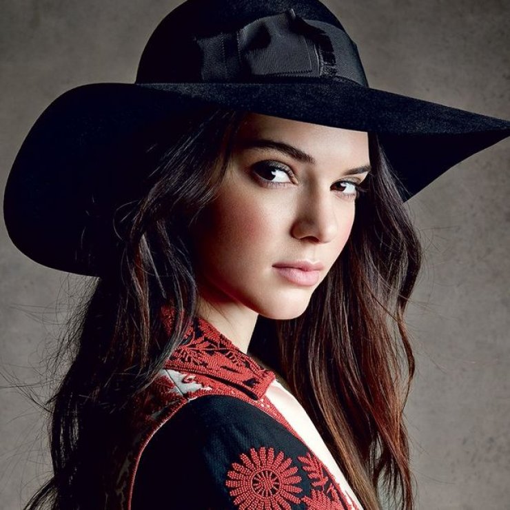 Ποια είναι η DIY φυσική συνταγή της Kendall Jenner για τα σπυράκια;