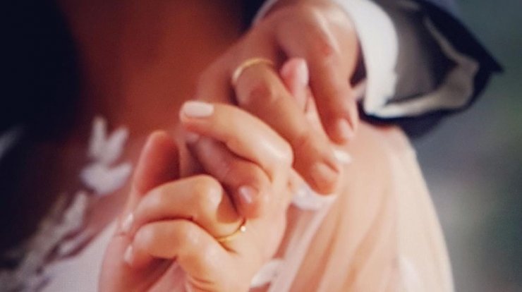 Ζευγάρι της κοσμικής ζωής περιμένει το πρώτο του μωρό! 