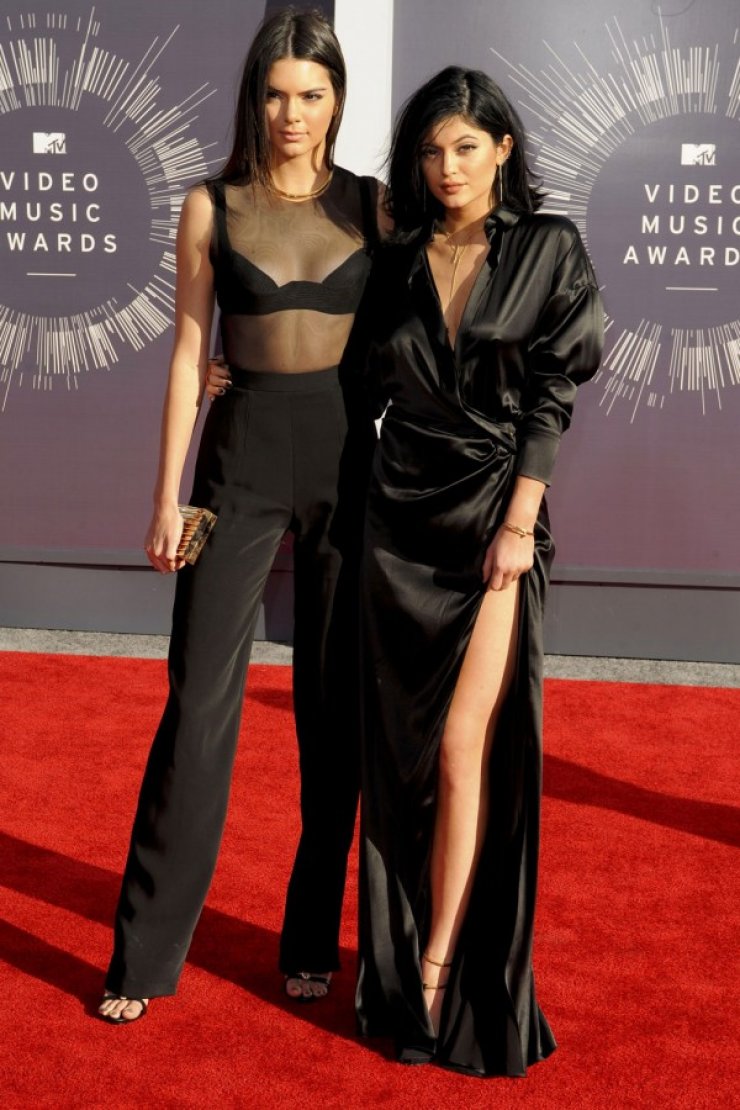 Είναι η Kendall και η  Kylie Jenner ο άσσος στο μανίκι του Top Shop;