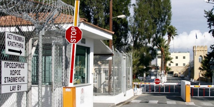 Τρελό πάρτι σε βάρος κρατουμένων στο Παντοπωλείο Φυλακών 