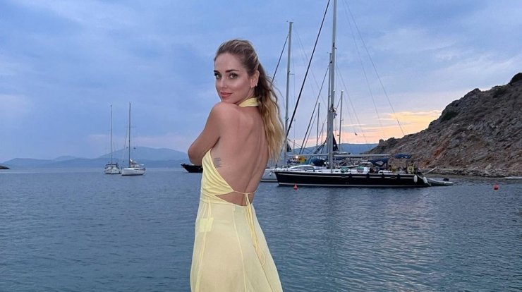 Βρήκαμε την luxury beach bag της Chiara και την οικονομική εκδοχή της