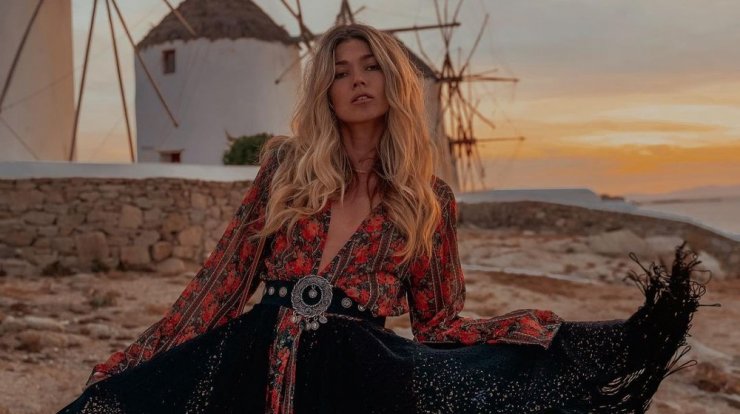 Vassia Kostara: Η εντυπωσιακή εμφάνιση της στο Φεστιβάλ Βενετίας που έγινε viral [εικόνες]