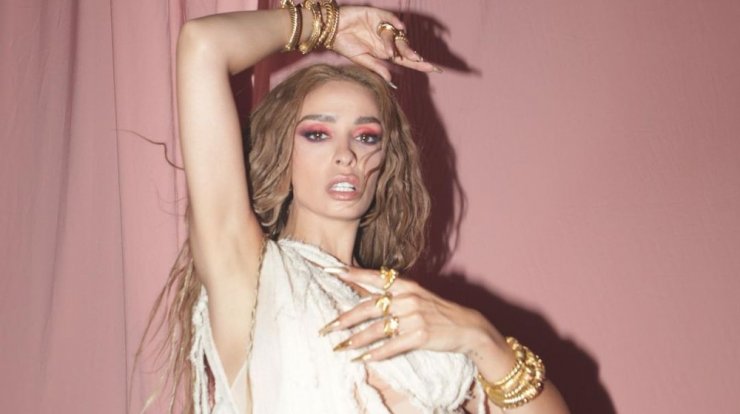 Stylish με crocs: Η Ελένη Φουρείρα σου δείχνει πώς να τα φορέσεις στις διακοπές