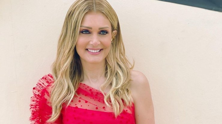 Νατάσα Θεοδωρίδου: Το φόρεμα Έφης Παπαϊωάννου που φόρεσε στην πρεμιέρα της Ελένης Μενεγάκη